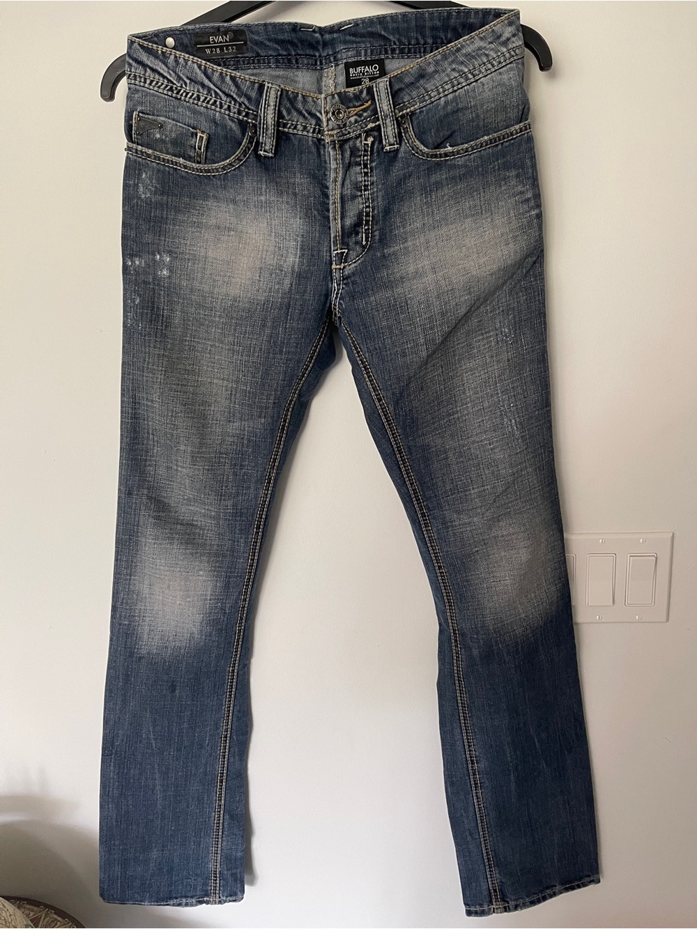 Men’s Buffalo David Bitton Distressed Faded Straight Jeans 28 X 32 Style Evan